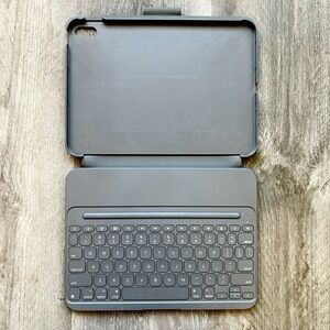 Logitech Slim Folio Bluetooth Gray Keyboard Case for iPad 10th Gen